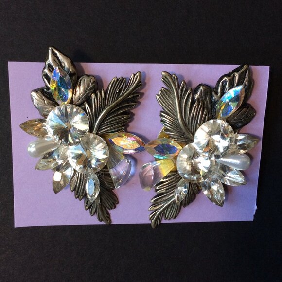 Channeling '80s glam with these Earrings Vintage Jewels! #RetroVibes #80sStyle - Picture 3 of 3